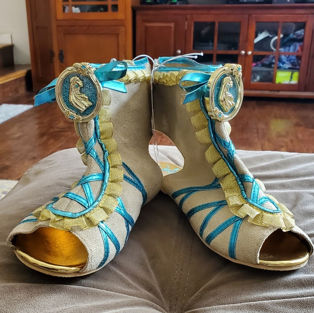 DISNEY Pocahontas Sandals